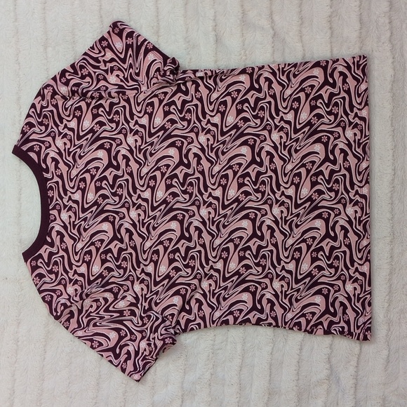 No Boundaries Juniors Retro Look Hippie Tee Shirt, Flower Power! - Picture 10 of 13